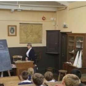 Year 5 Go Back In Time To Enrich Their Study Of The 1800s! - Photo 2