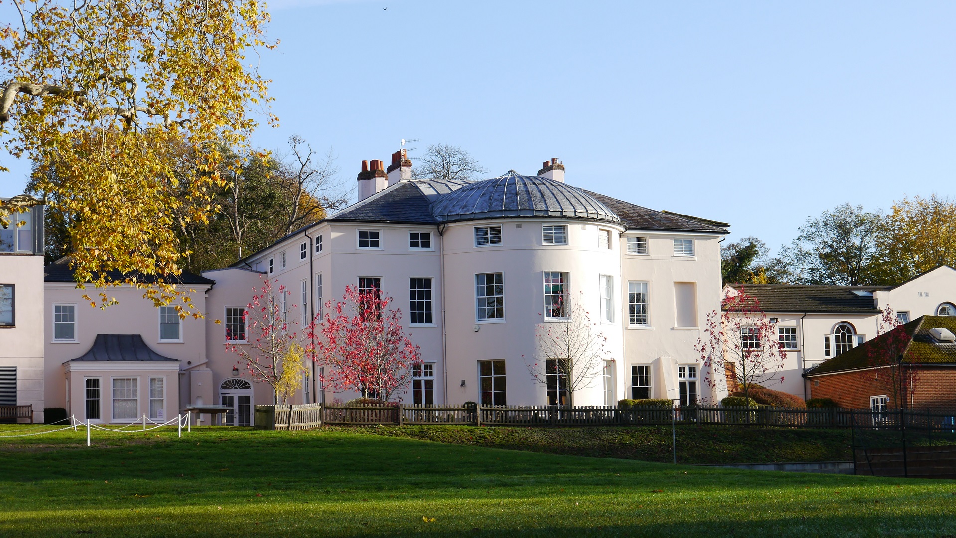 Hoe Bridge School Woking Surrey England isbi Schools