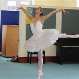 Ballet Star inspires youngsters - Photo 2