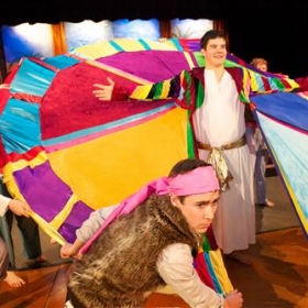 'Go, go, go Joseph!' - Photo 1