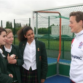 Hockey Olympian inspires young players - Photo 1