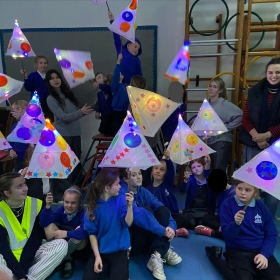 Pupils Visit Durweston Primary School To Help Make Lanterns - Photo 1
