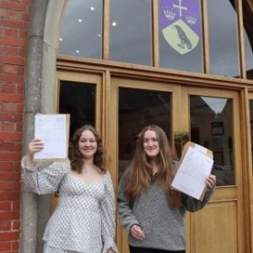Ellesmere College Celebrates GCSE Results! - Photo 1
