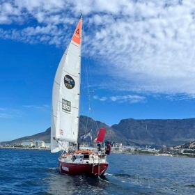 Simon Curwen: Golden Globe Race 2022 - 1st at the Cape Town Gate - Photo 1