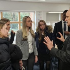 Dr Neil Hudson MP Visits Chigwell School for Sixth Form Discussion and Youth Council Insights - Photo 2