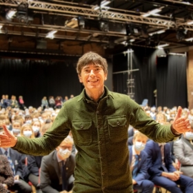 Adventurer and TV Presenter Simon Reeve Launches Dauntsey’s Lecture Series - Photo 1