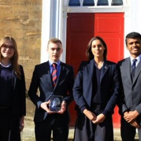 Oundle Economists through to National Finals of Bank of England Challenge - Photo 1