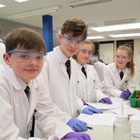 Students experience real-life Chemistry in action - Photo 2
