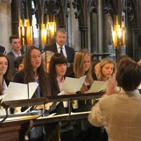Chapel Choir Sing in Worcester Cathedral - Photo 2