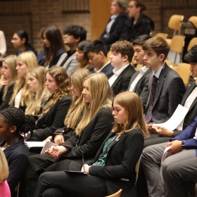 Legendary Changemaker Inspires First Ever Oakleaf Diploma Students - Photo 3