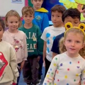 Dots and dance moves - Photo 1