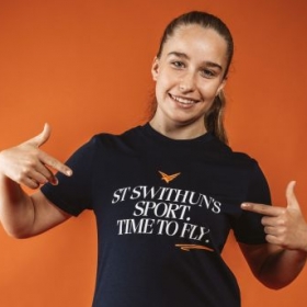St Swithun&rsquo;s partners with Flyhawk to become trailblazers in young women&rsquo;s sport - Photo 2