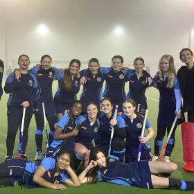 U15 Girls' Hockey Team Wins - Photo 1