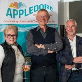 Kingsley Hosts Martin Clunes for Appledore Book Festival Opening Night - Photo 3