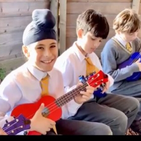 Ukulele Lessons in the Sunshine - Photo 3