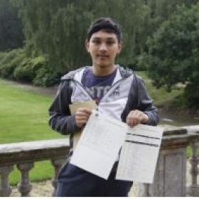 Sherfield School Celebrates Exceptional GCSE Achievements - Photo 3